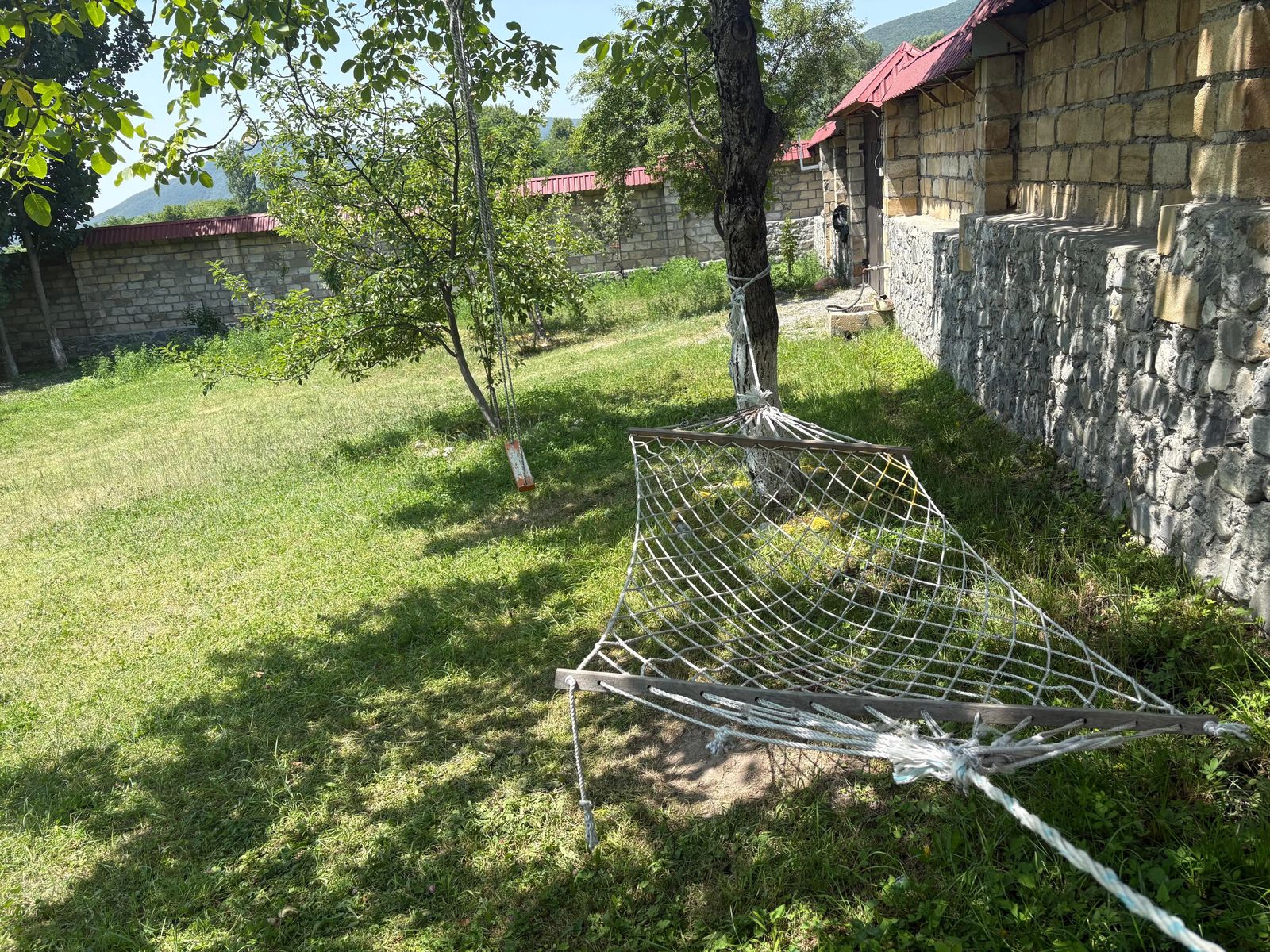 Ağac altında hamak