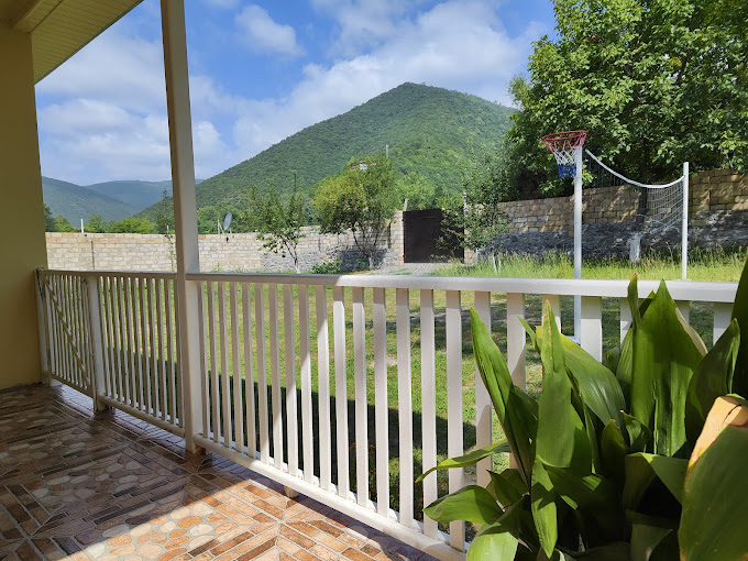 Şəki rayonunda dağ mənzərəsi