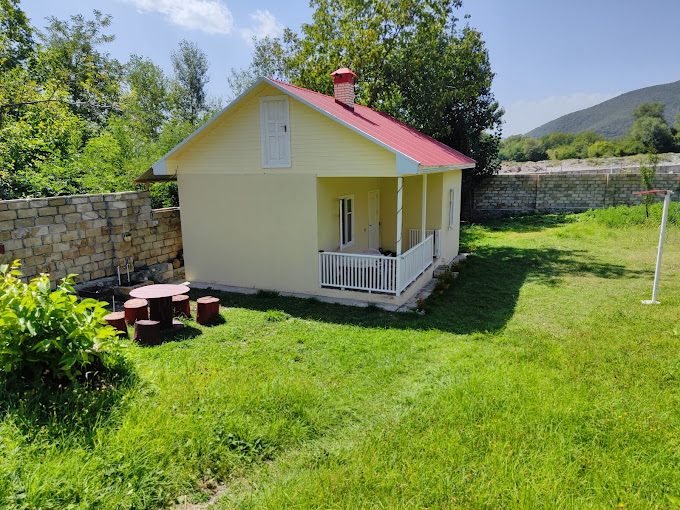 Qonaq evinin qonaq otağı