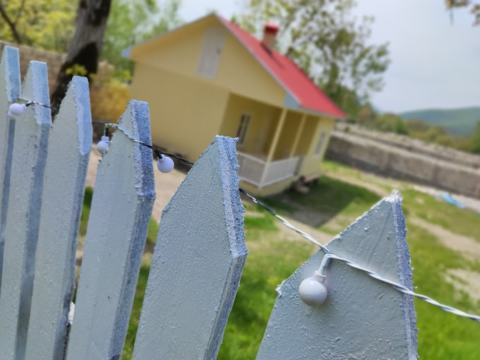 Qonaq evinin həyəti